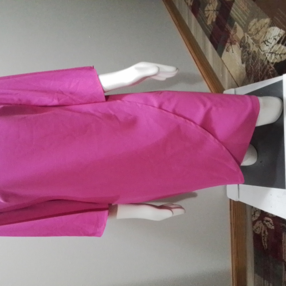 Joseph Ribkoff bright pink dress, size 12, 3/4 flowy sleeves, scalloped front.